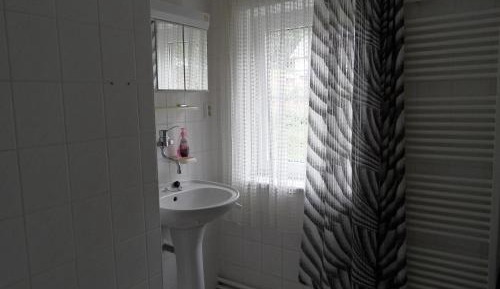 Apartment with Shower
