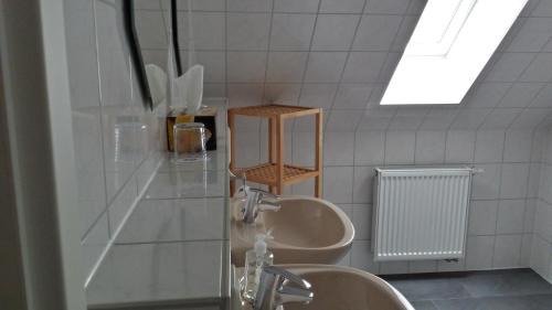 Deluxe Double Room (2 Adults + 1 Child)