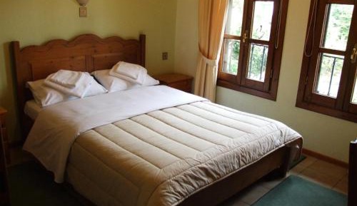 Family Room with Lake View (2 Adults + 2 Children)