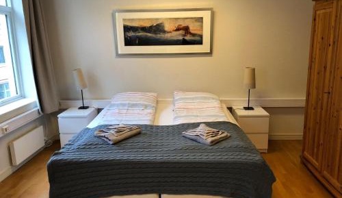 Large Double Room with Shared Bathroom