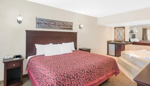 1 King Bed, One Bedroom, Suite, Non-Smoking