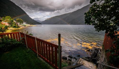 Apartment with Mountain View