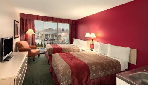 Queen Room with Two Queen Beds - Non-Smoking