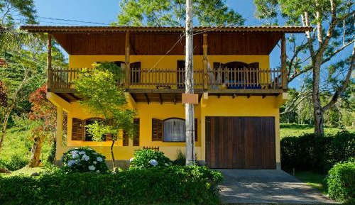 Two-Bedroom House with Private Bathrooms