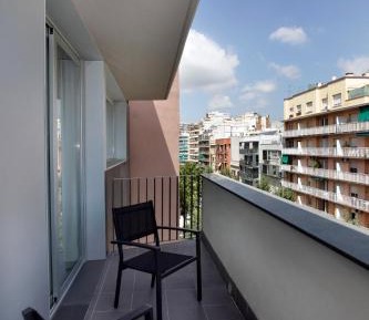 Deluxe One-Bedroom Apartment with Balcony 