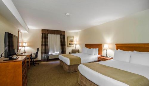 Standard Queen Room with Two Queen Beds and Sofa Bed - Non-Smoking