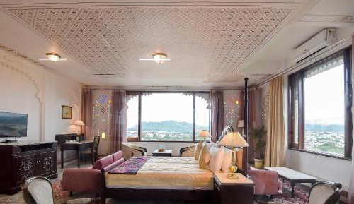 Suite with Lake View