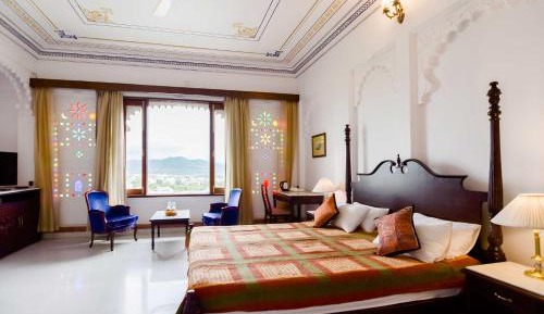 Luxury Lake View Room