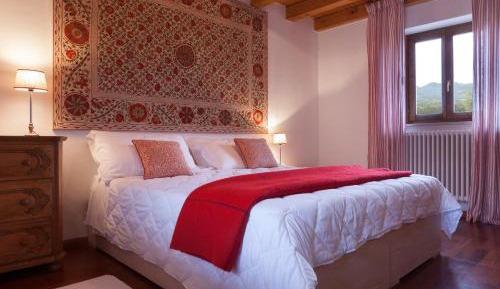 Apartment with Mountain View