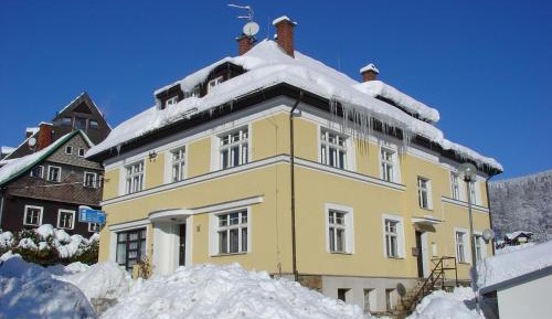 Studio (3 Adults)