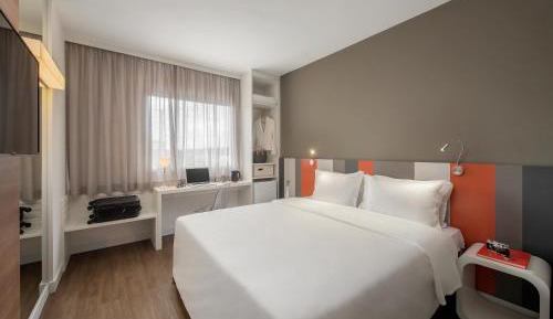 Superior Deluxe Double - Queen Bed