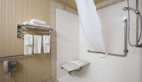 Queen Room - Mobility Access/Non-Smoking