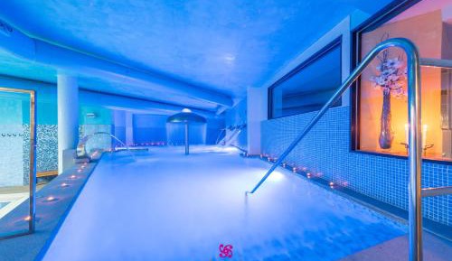 Double Room with Spa Access and Massage