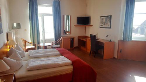 Double Room with Balcony and Sea View