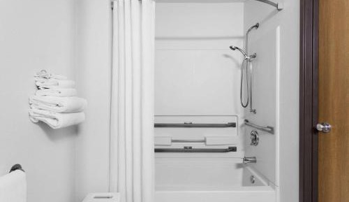 Queen Room - Mobility Access/Non-Smoking