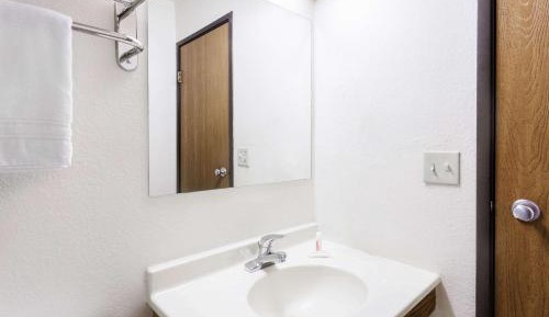 Queen Room - Non-Smoking