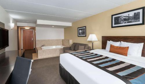 Deluxe King Studio Suite - Non-Smoking