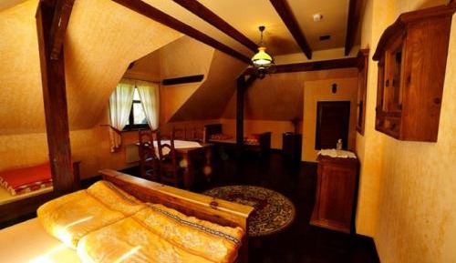 Family Room with Garden View