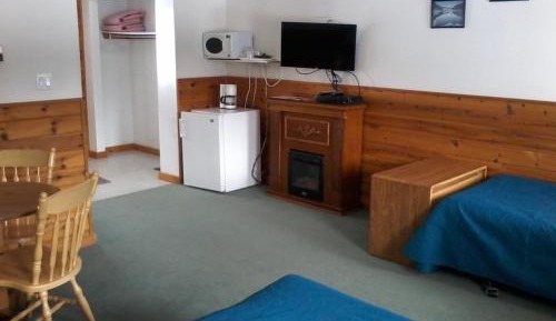 Double or Twin Room with Lake View - Disability Access