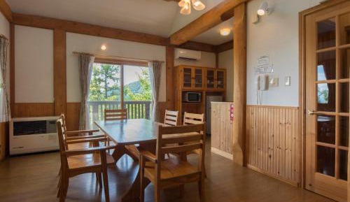 3Row-type log-style cottage with hot spring