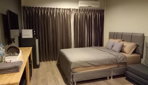 Deluxe Quadruple Room with Private Bathroom