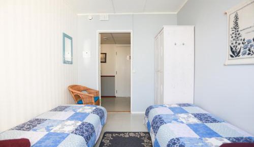 Private Twin Room with Shared Bathroom