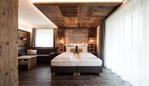 Apartment with Mountain View