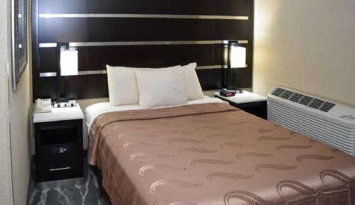 Queen Room - Non-Smoking