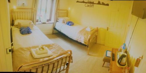 Twin Room with Private Bathroom