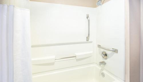 King Room with Bath Tub - Mobility Accessible/Non-Smoking