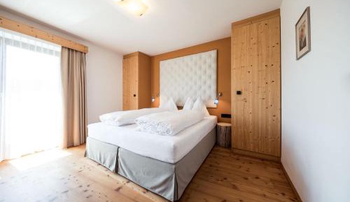 Standard Double Room with Balcony and Mountain View