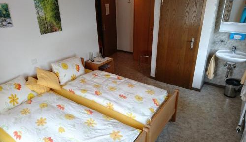 Twin Room with Shower