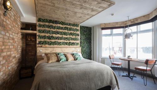 Deluxe Double or Twin Room