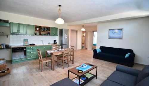 Holiday Home (4 adults + 4 children)