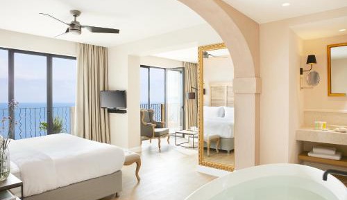 Deluxe Suite with Whirlpool and Sea View