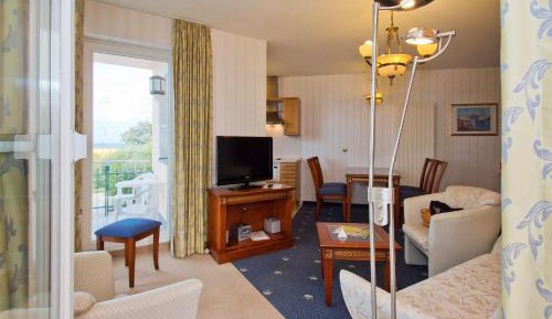 One-Bedroom Apartment with Sea View