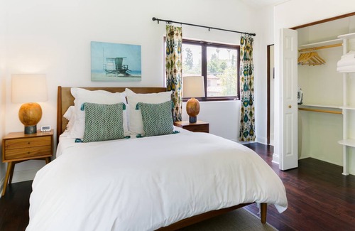 Los Feliz House | Los Feliz Casita Guesthouse Nestled in Private Garden