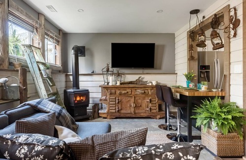 Wasaga Beach Apartment | The Coolest Funkiest Boathouse Style Studio