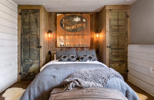 Wasaga Beach Apartment | The Coolest Funkiest Boathouse Style Studio