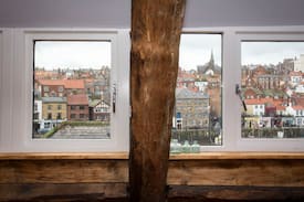 Whitby Apartment | Ammonite Loft-harbour view in the heart of Whitby