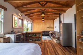 Raglan Cabin | Whale Bay Mountain Retreat - Raglan Accommodation