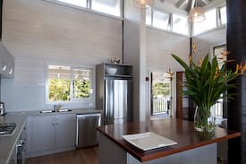 Mission Beach House | Magic Beach House - Absolute Beachfront