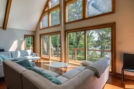 Mount Holly House | Stunning Lake House Retreat on the Potomac River