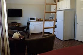 Lumsden House | Hillside Studio Barn Suite # 2