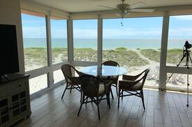 Venice Apartment | Aloha Unit 2 Beachfront Best Beach Views in Venice