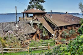 Langley House | Log Castle - on the beach