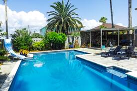 Port Mansfield House | Casa Paradise - Bay View, Private Pool, Tiki Bar