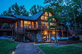 Mount Holly House | Stunning Lake House Retreat on the Potomac River
