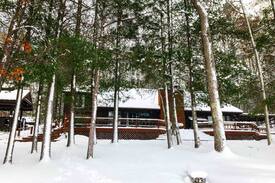 Irons Cabin | Two Lakes Lodge - Huge Michigan Cabin on 2 Lakes!