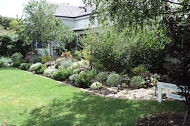 Penola House | Travellers Rest B & B- Cottage 2 min walk to town